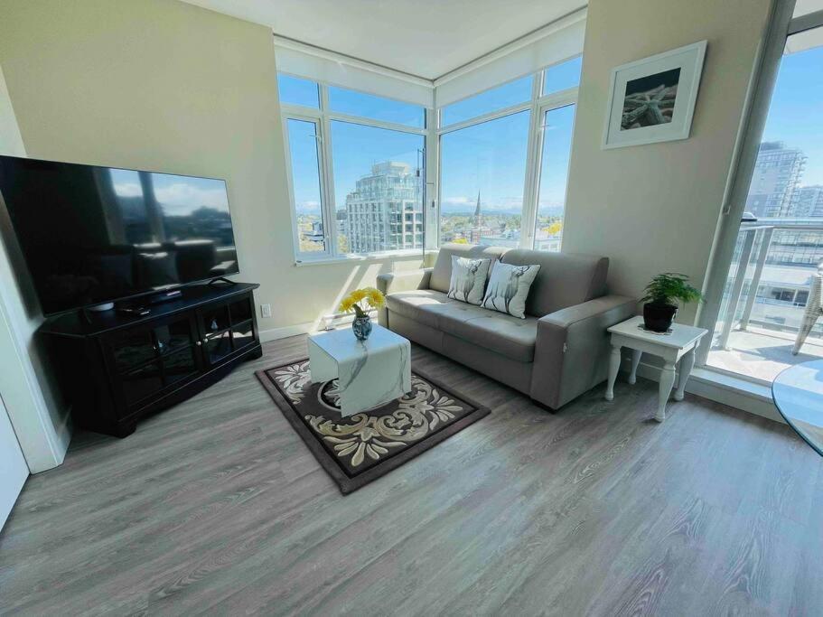 Modern 2 Bedroom Ocean Views Victoria Downtown Free Parking Exterior photo