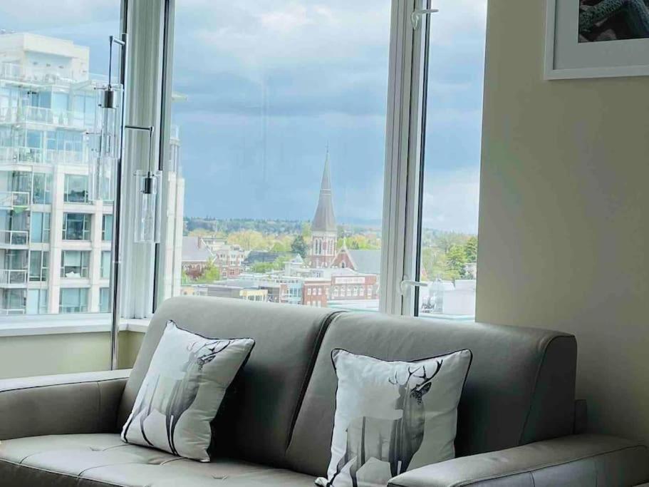 Modern 2 Bedroom Ocean Views Victoria Downtown Free Parking Exterior photo